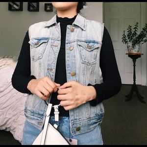 Lightwash Jean Vest w/ Pockets